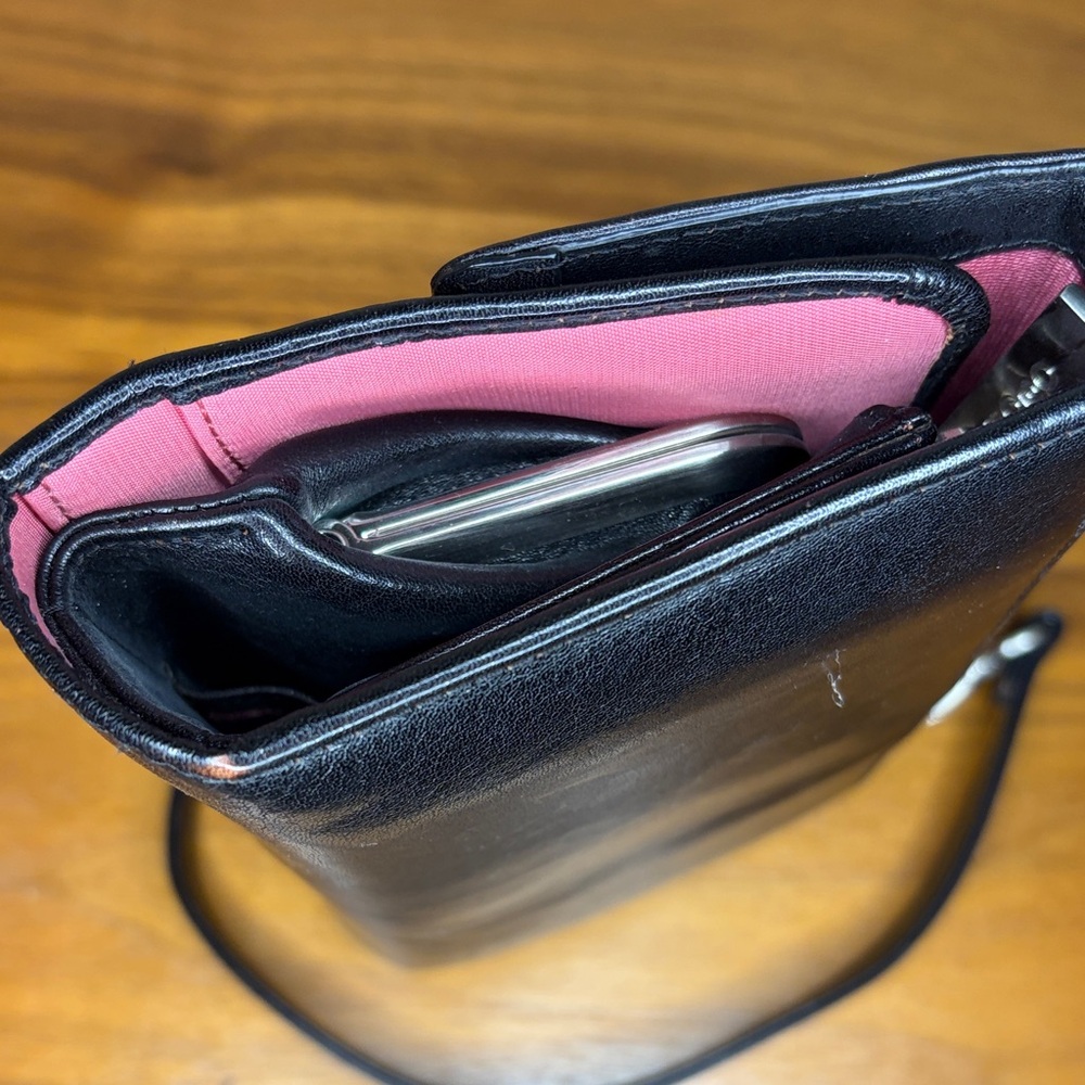 HOBO Black Leather Crossbody Wallet - Picture 11 of 12